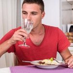 بالاخره همراه غذا آب بخوریم یا نه؟