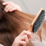 ترفندهای روزانه برای جلوگیری از گره خوردن و شکنندگی مو