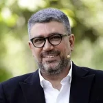 من خلبانم و آماده سربازی هستم