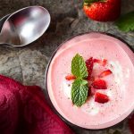 طرز تهیه ماست توت فرنگی خانگی