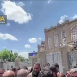 ببینید؛ حضور پزشکیان در عزاداری ظهر عاشورای تبریز