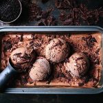 طرز تهیه بستنی شکلاتی خانگی